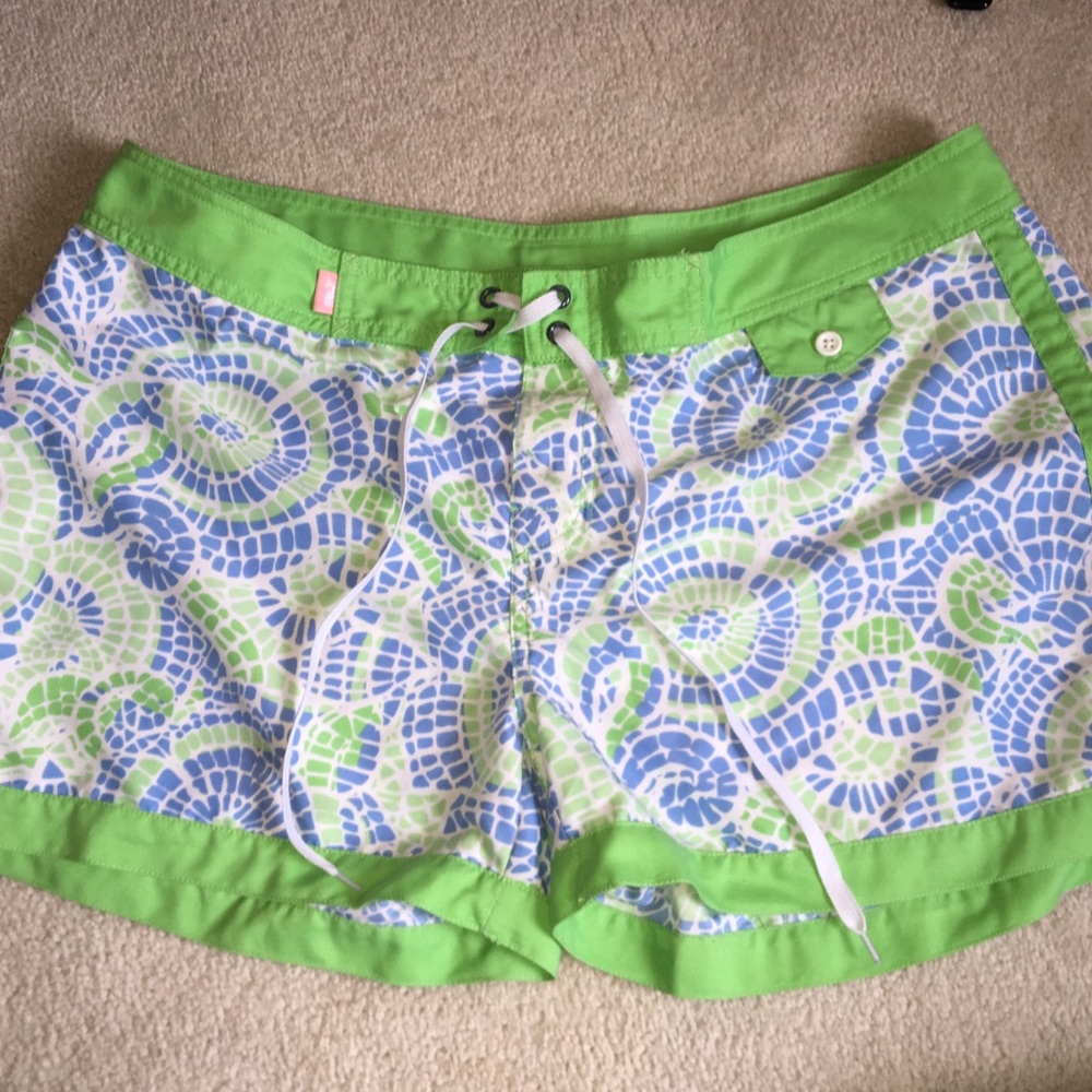 Vineyard Vines size Large shorts🌿🐳💓✨